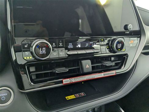 New 2026 Toyota Highlander Limited image 18