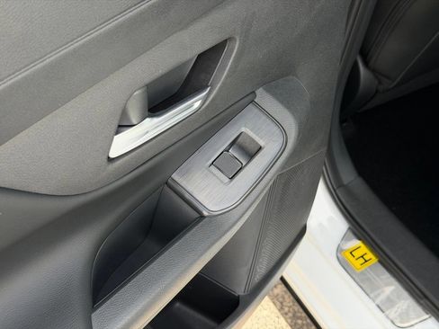 New 2026 Nissan Sentra SR w/ SR Premium Package FWD image 17