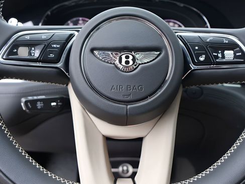 Used 2025 Bentley Bentayga Extended Wheelbase AWD/4WD image 26