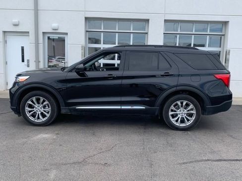 Used 2024 Ford Explorer XLT w/ Equipment Group 202A AWD/4WD image 3