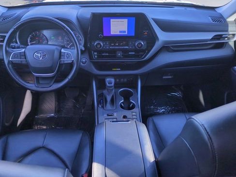 Used 2023 Toyota Highlander XLE image 29