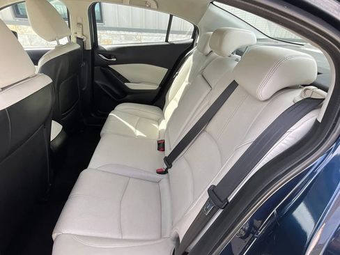 Used 2018 MAZDA MAZDA3 Grand Touring image 29