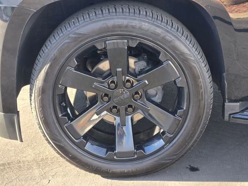 Used 2020 GMC Yukon SLT w/ Graphite Performance Edition image 9