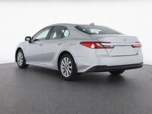 Used 2025 Toyota Camry LE AWD/4WD image 3