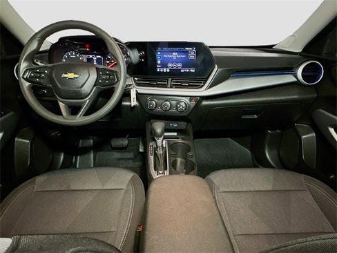 Used 2024 Chevrolet Trax LS w/ LS Convenience Package image 9