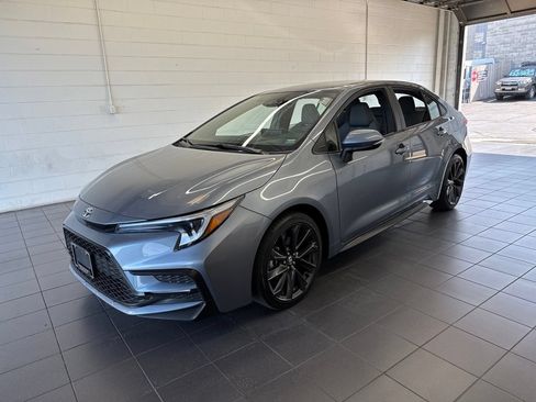 Certified 2025 Toyota Corolla SE FWD image 4