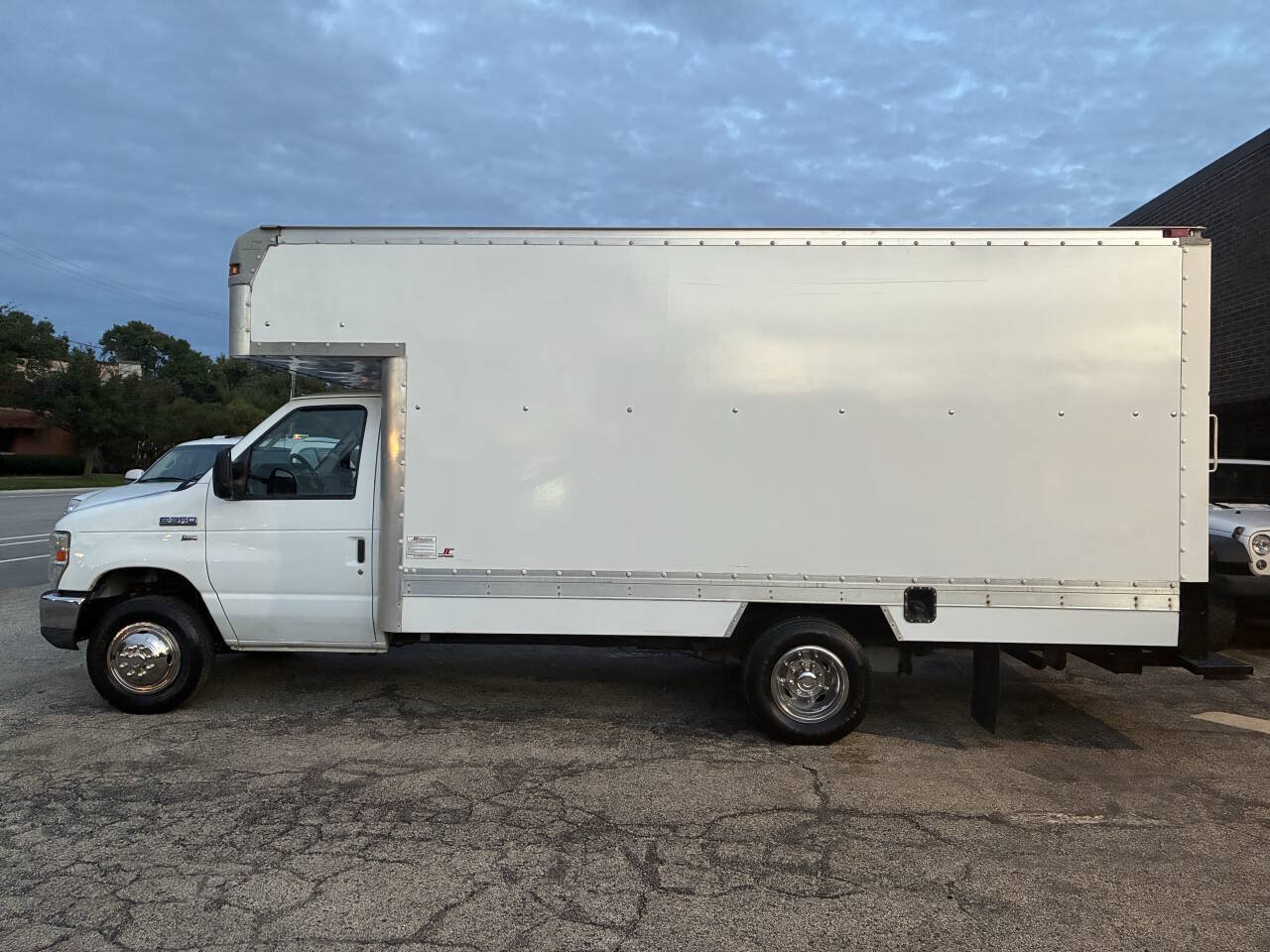 Used 2013 Ford E-350 and Econoline 350 Super Duty w/ Payload Pkg RWD image 9