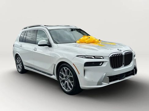 Used 2025 BMW X7 xDrive40i image 3