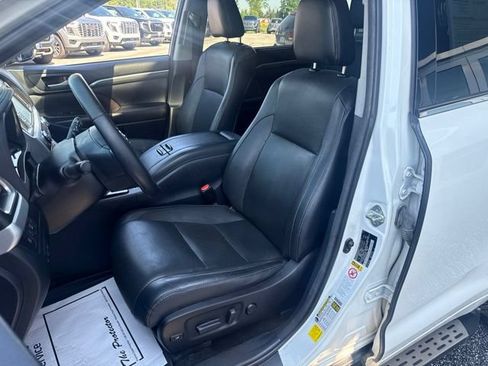 Used 2018 Toyota Highlander Limited Platinum AWD/4WD image 12