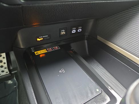 Used 2025 Toyota Camry SE w/ Convenience Package image 21