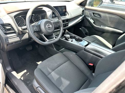 Used 2023 Nissan Rogue S FWD image 3