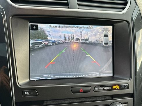 Used 2018 Ford Explorer XLT w/ Equipment Group 202A image 20