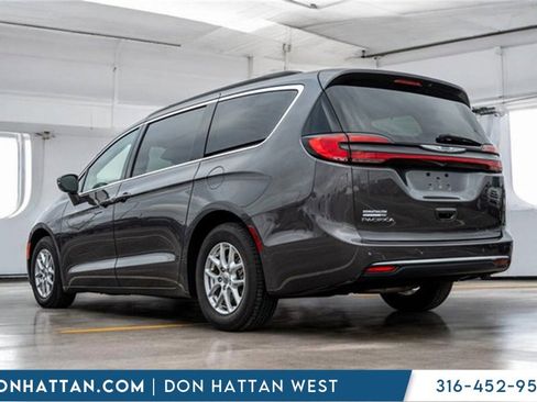 Used 2022 Chrysler Pacifica Touring-L image 34