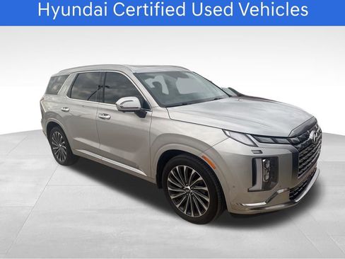 Used 2023 Hyundai Palisade Calligraphy FWD image 2