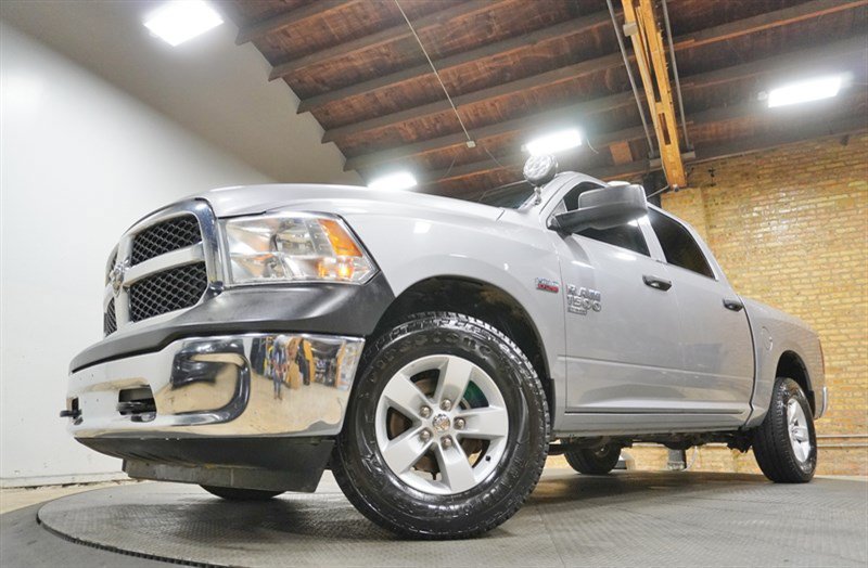 Used 2021 RAM 1500 4x4 Crew Cab Classic w/ Chrome Appearance Group image 3