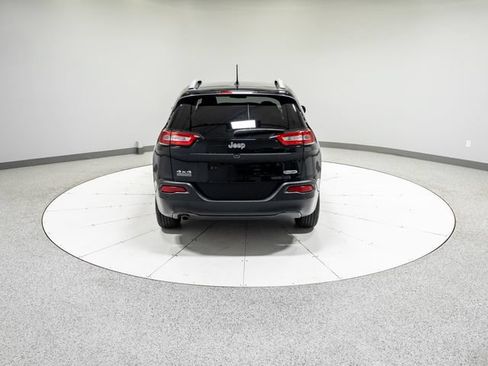 Used 2018 Jeep Cherokee Latitude w/ Safety Group AWD/4WD image 29