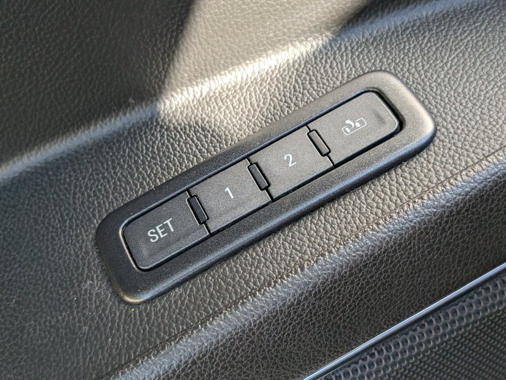 Used 2018 GMC Yukon Denali RWD image 28