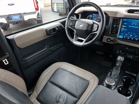 Used 2024 Ford Bronco Wildtrak image 14