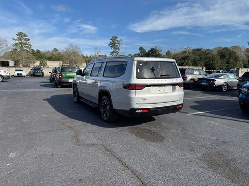 Used 2024 Jeep Wagoneer L Series III w/ Flexible Seating Group image 8