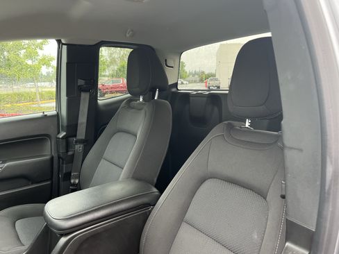 Used 2022 Chevrolet Colorado LT w/ Fleet Safety Package RWD image 17