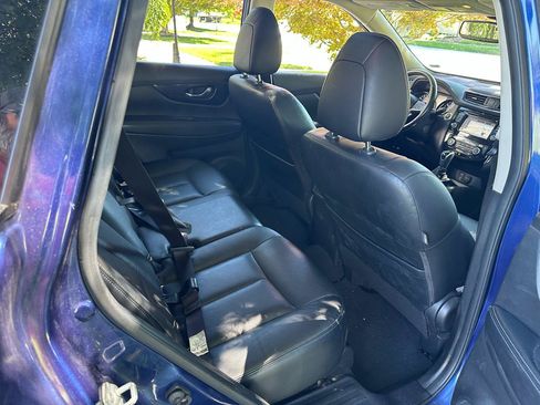 Used 2017 Nissan Rogue SL w/ SL Premium Package FWD image 32