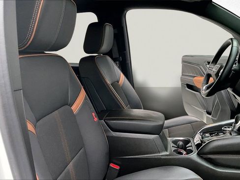 Used 2024 GMC Canyon AT4 image 29