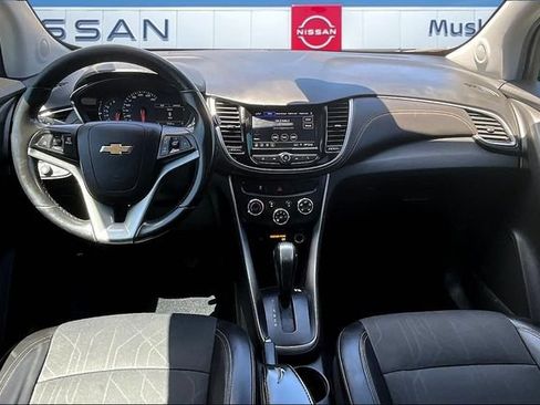 Used 2022 Chevrolet Trax LT w/ LT Convenience Package FWD image 7