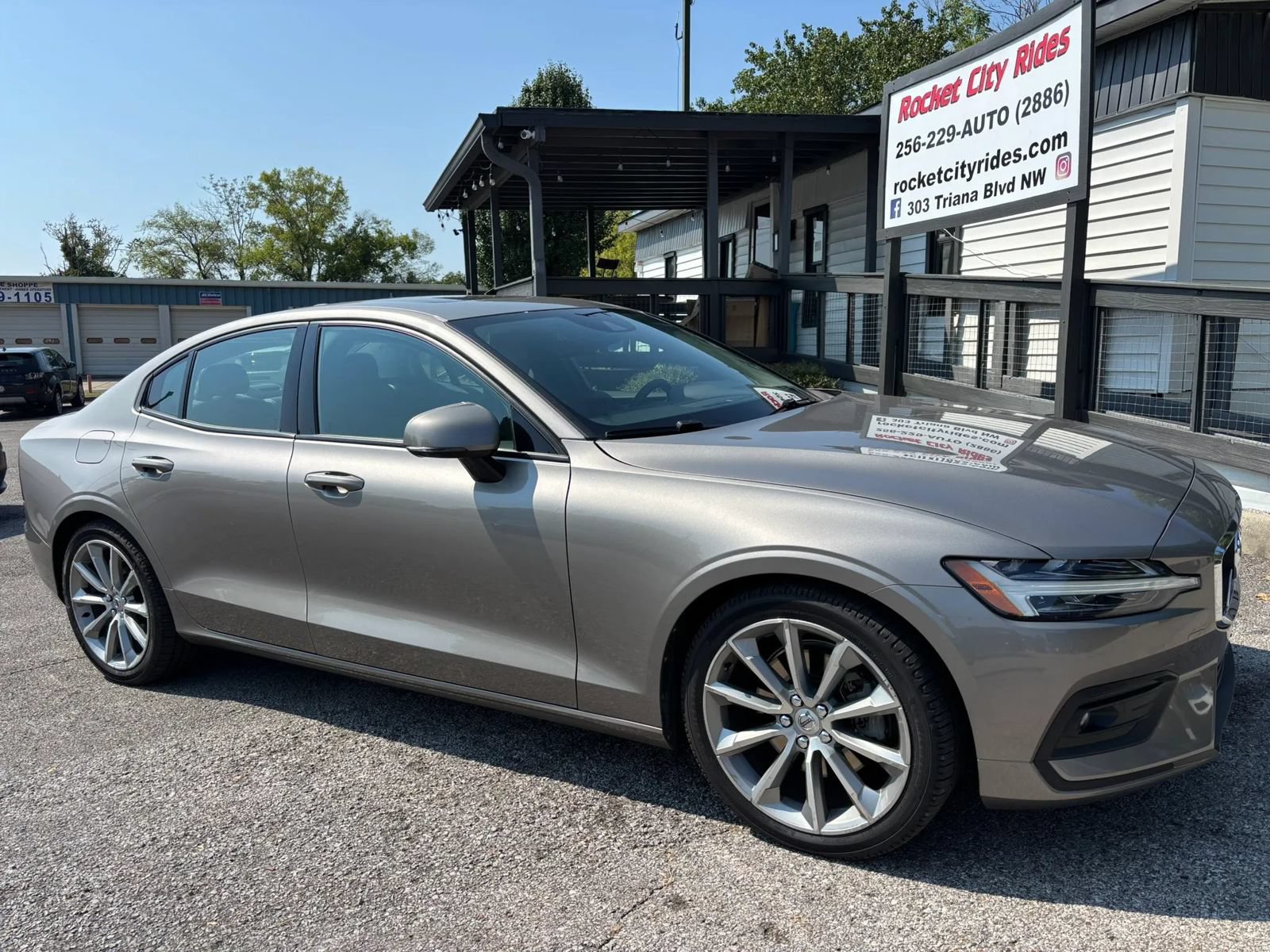 Used 2021 Volvo S60 T5 Momentum FWD image 1