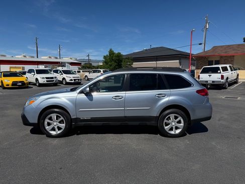 Used 2013 Subaru Outback 2.5i Premium AWD/4WD image 3