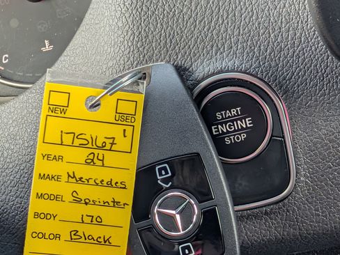 Used 2024 Mercedes-Benz Sprinter 2500 image 33