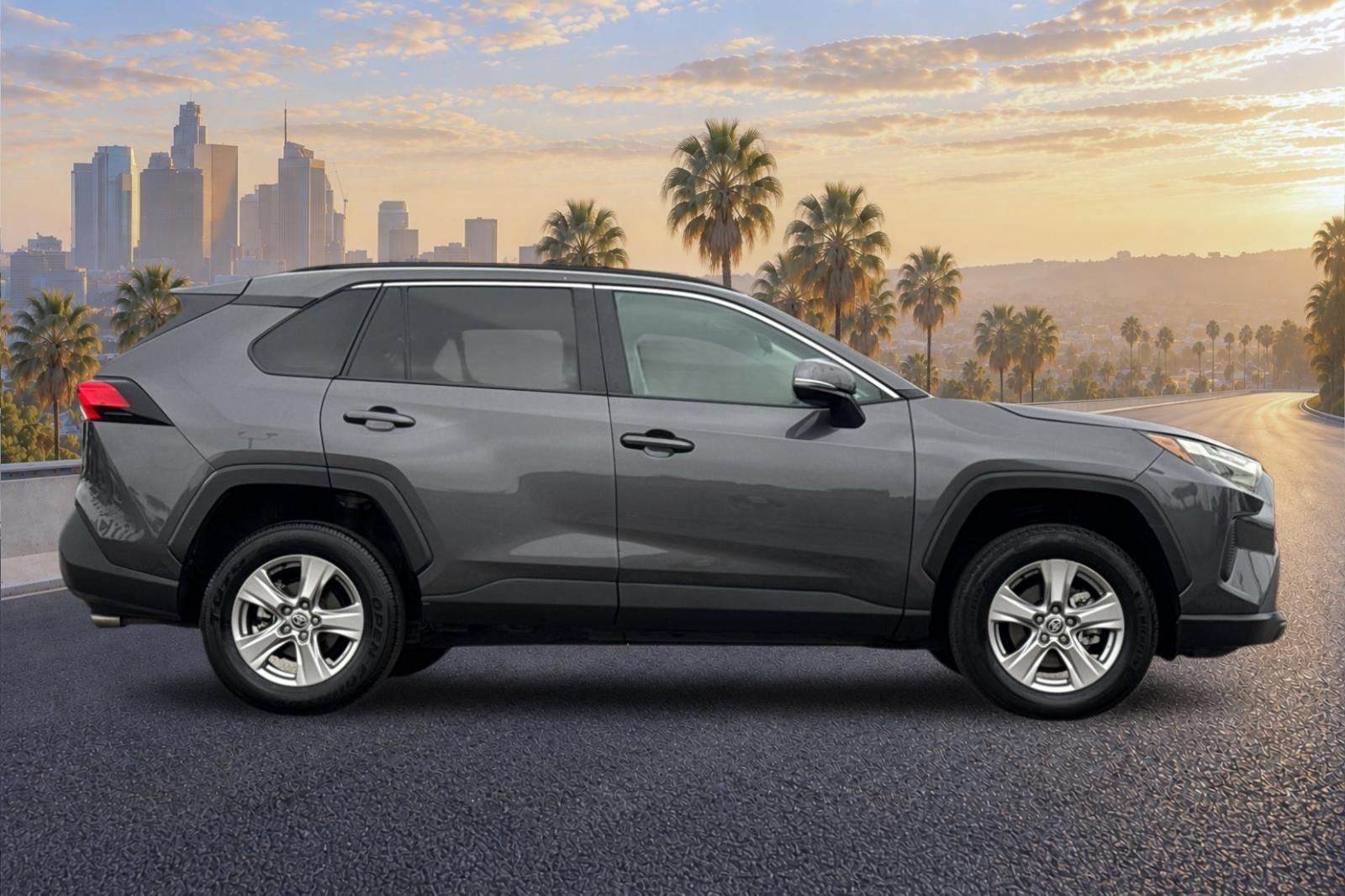 Used 2025 Toyota RAV4 XLE AWD/4WD image 3