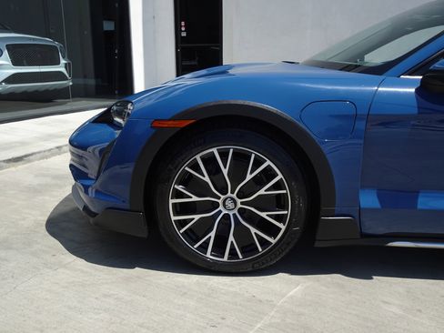 Used 2022 Porsche Taycan 4 Cross Turismo image 8