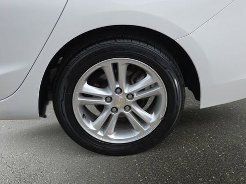 Used 2017 Chevrolet Cruze LT FWD image 33