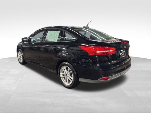 Used 2018 Ford Focus SE image 3