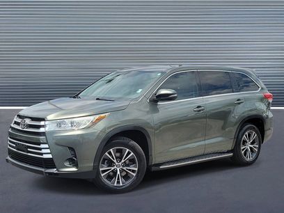 Used 2017 Toyota Highlander LE