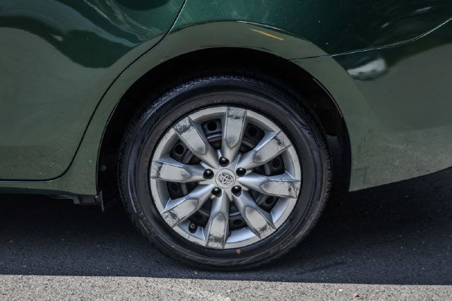 Used 2015 Toyota Corolla LE FWD image 13