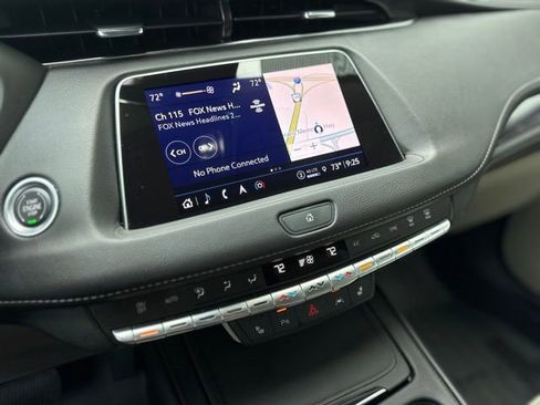 Used 2022 Cadillac XT4 Luxury w/ Cold Weather Package FWD image 14