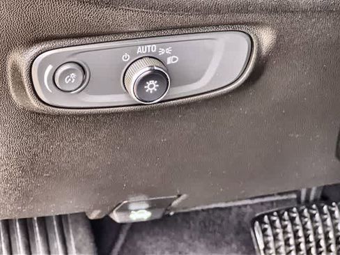 Used 2022 Chevrolet Equinox LS image 29