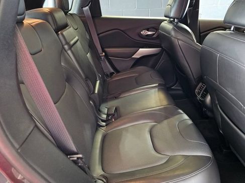 Used 2018 Jeep Cherokee Overland w/ Technology Group AWD/4WD image 31
