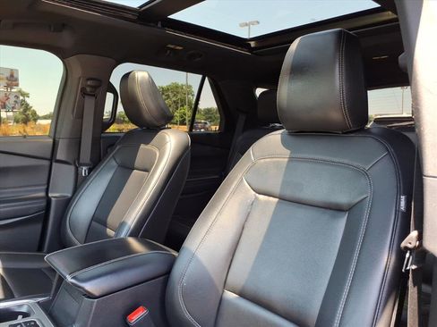 Used 2020 Ford Explorer XLT w/ Equipment Group 202A RWD image 18