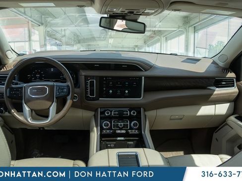 Used 2024 GMC Yukon XL Denali AWD/4WD image 4