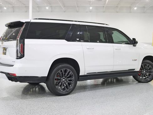 Used 2023 Cadillac Escalade ESV V w/ LPO, ONYX Package AWD/4WD image 9