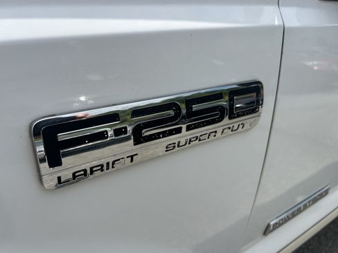 Used 2005 Ford F250 Lariat RWD image 18