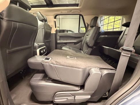 Used 2023 Ford Expedition XLT image 19