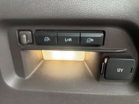 Used 2020 Ford Explorer Platinum w/ Premium Technology Package image 14