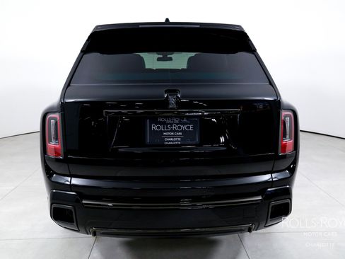 New 2026 Rolls-Royce Cullinan Black Badge image 9