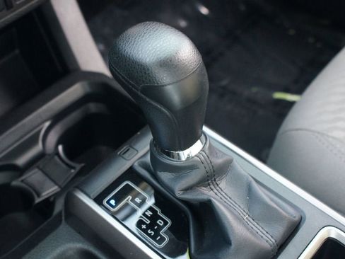 Used 2022 Toyota Tacoma SR5 w/ SR5 Appearance Package (SM) image 9