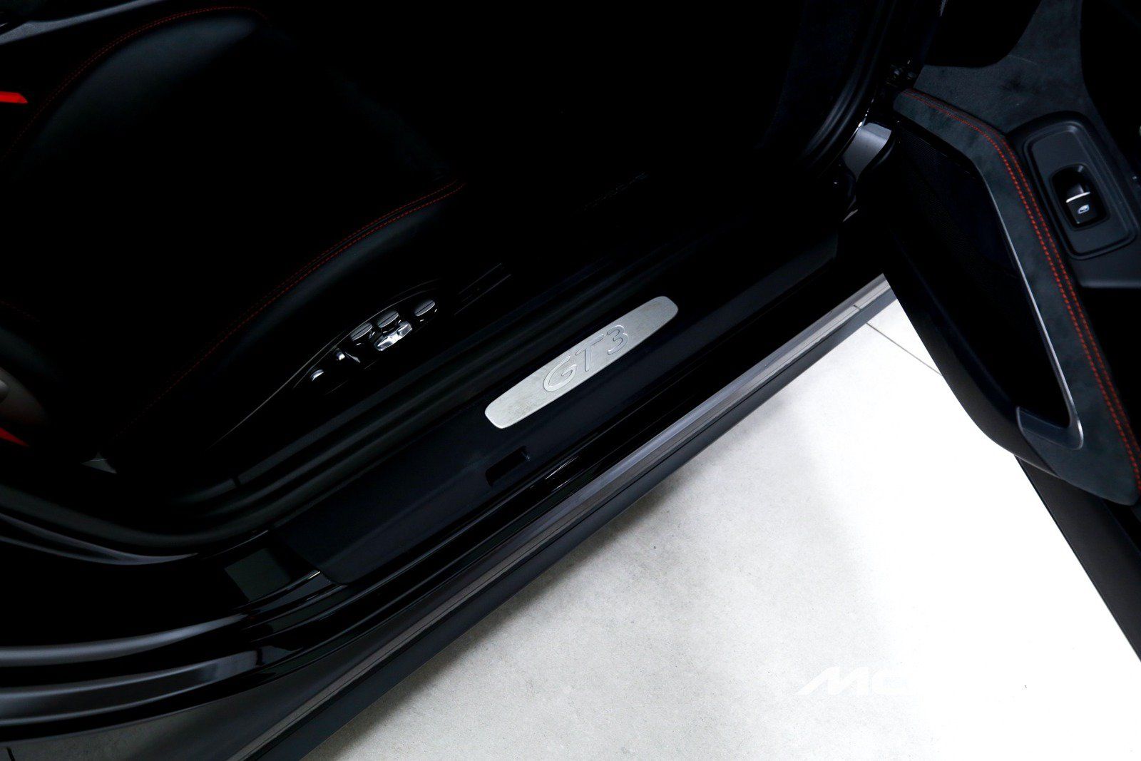 Used 2018 Porsche 911 GT3 RWD image 22