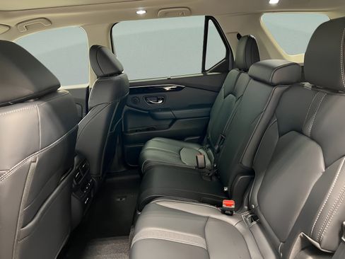 Used 2025 Honda Pilot Touring image 33