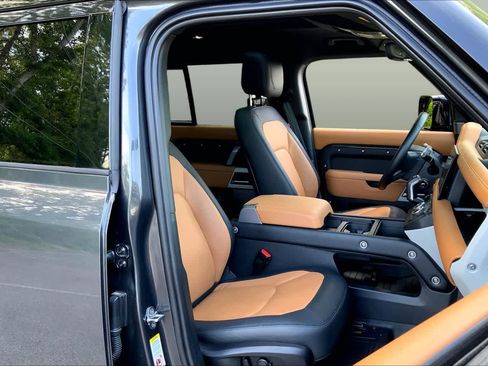 Used 2024 Land Rover Defender 110 X-Dynamic SE AWD/4WD image 8